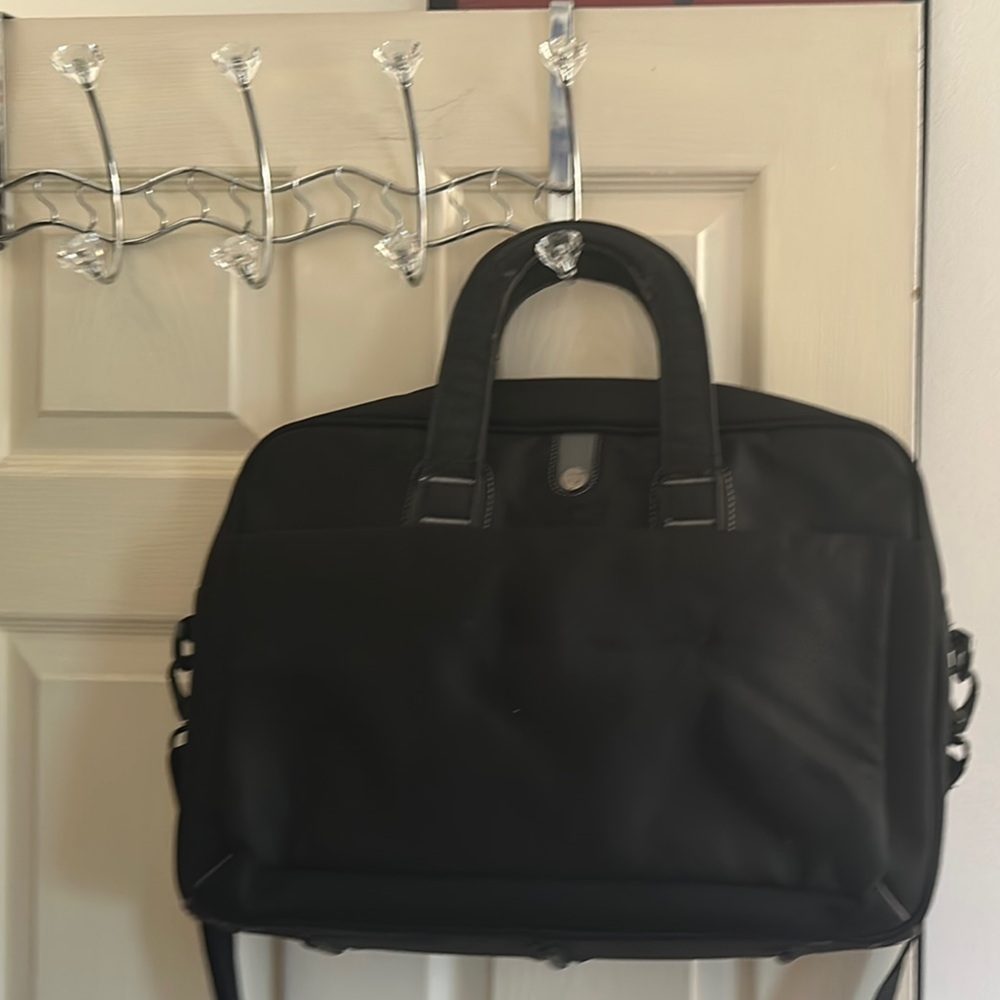 HP Black Briefcase with Sturdy Fabric and Zipper Closure